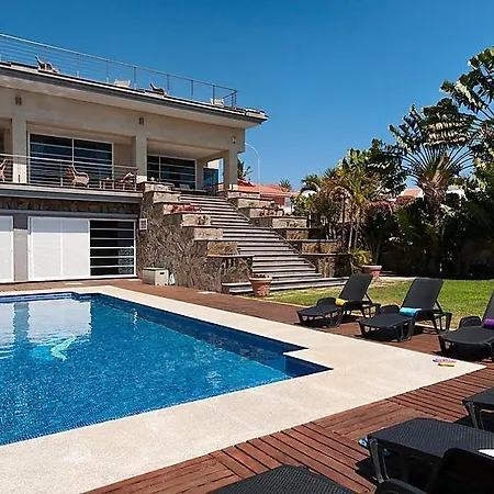 Сasa de vacaciones Sleeps 12 Pool Wifi *