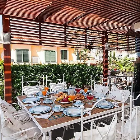 Sleeps 12 Pool Wifi Sonnenland