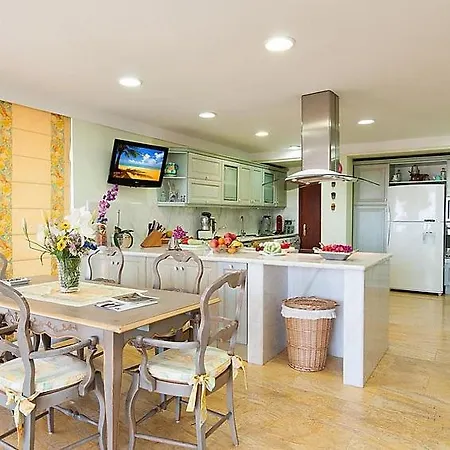 Сasa de vacaciones Sleeps 12 Pool Wifi Sonnenland