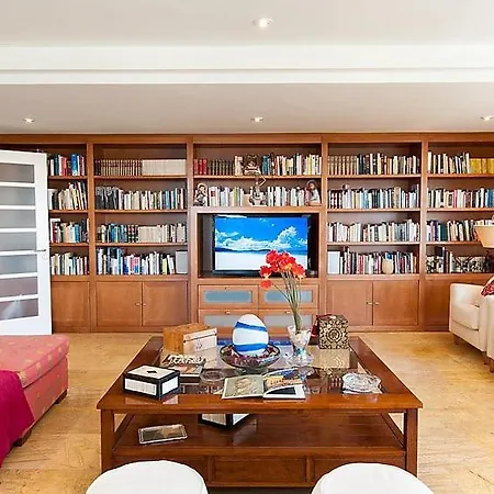 Sleeps 12 Pool Wifi Sonnenland